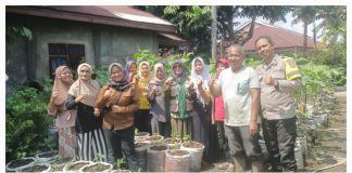 Polsek Bukit Raya, Sambangi Kebun KWT Mekar Sari, Ajak Warga Manfaatkan Pekarangan
